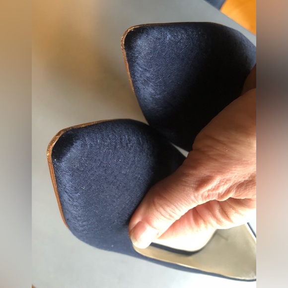 Something Bleu low heel navy pump! New without tags. Gorgeous ! - Picture 4 of 6